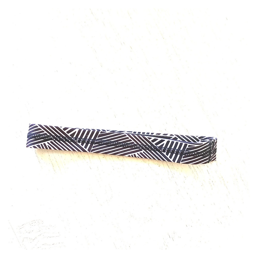 Workout headband black and white